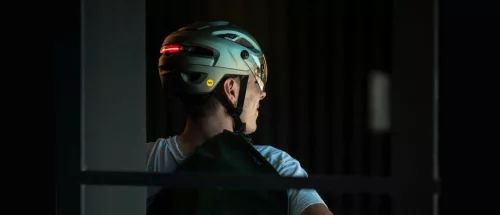 MET sisakra szerelhető Magnetic USB LED akkumulátoros hátsó lámpa